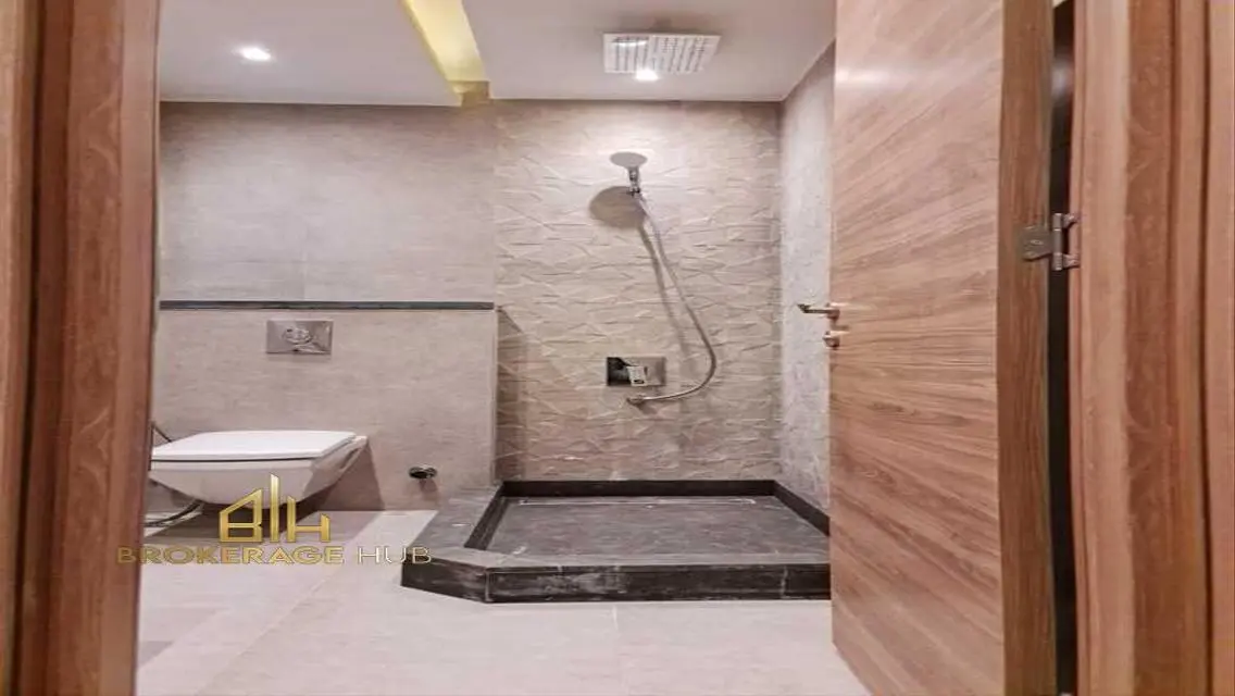 شقة فاخرة للإيجار بمساحة 205 متر