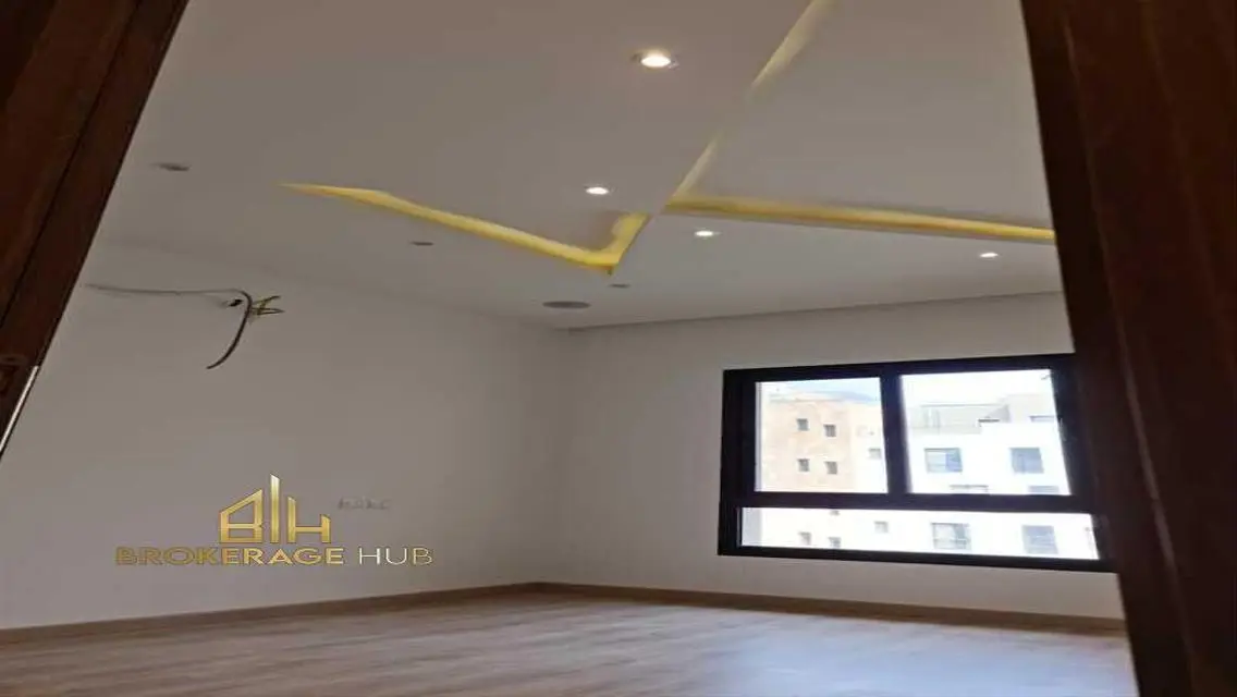 شقة فاخرة للإيجار بمساحة 205 متر