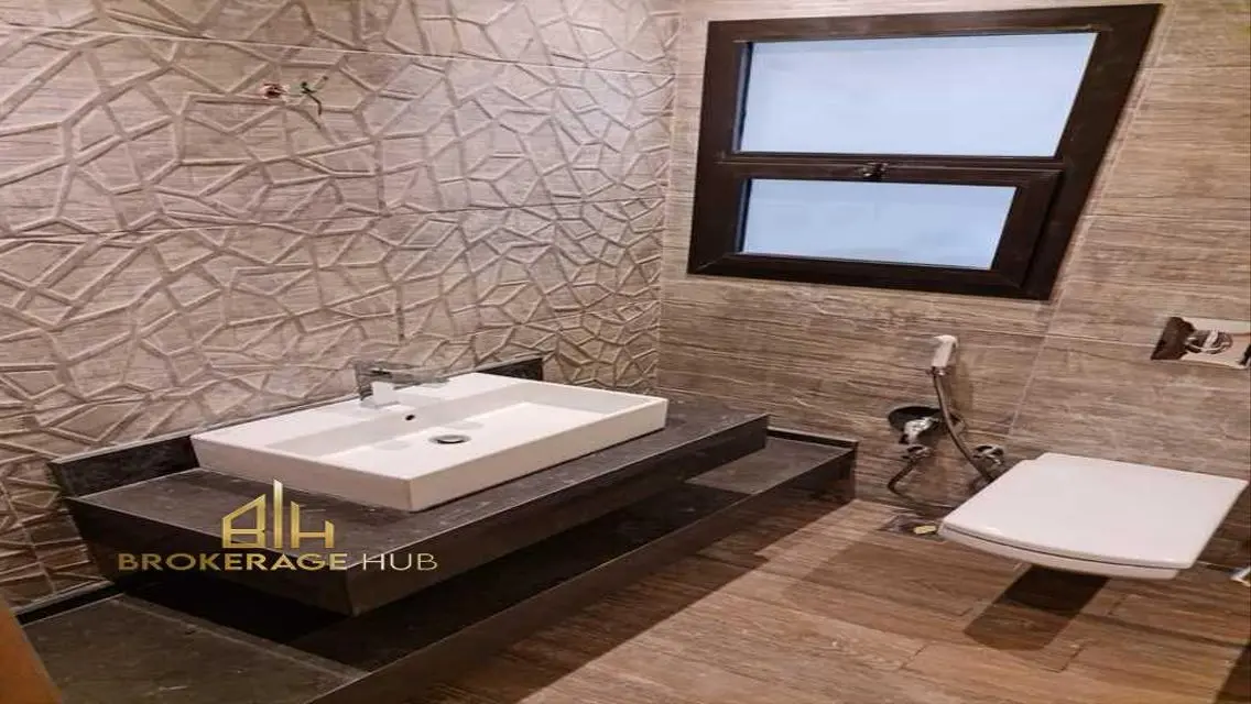 شقة فاخرة للإيجار بمساحة 205 متر