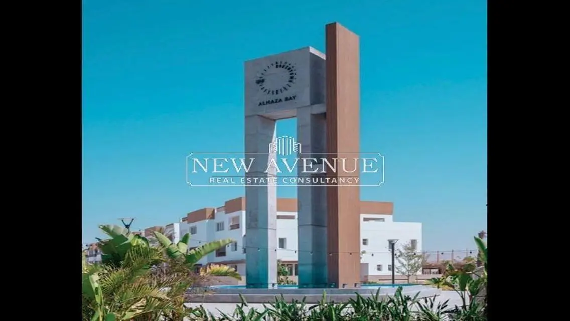 Luxury Apartment with Spacious Layout Overlooking a Landmark
