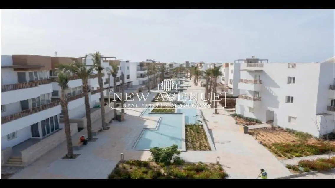 Luxury Apartment with Spacious Layout Overlooking a Landmark