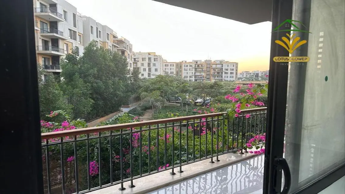 شقة للايجار في 100 Eastown Sodic بواجهة منظر طبيعي