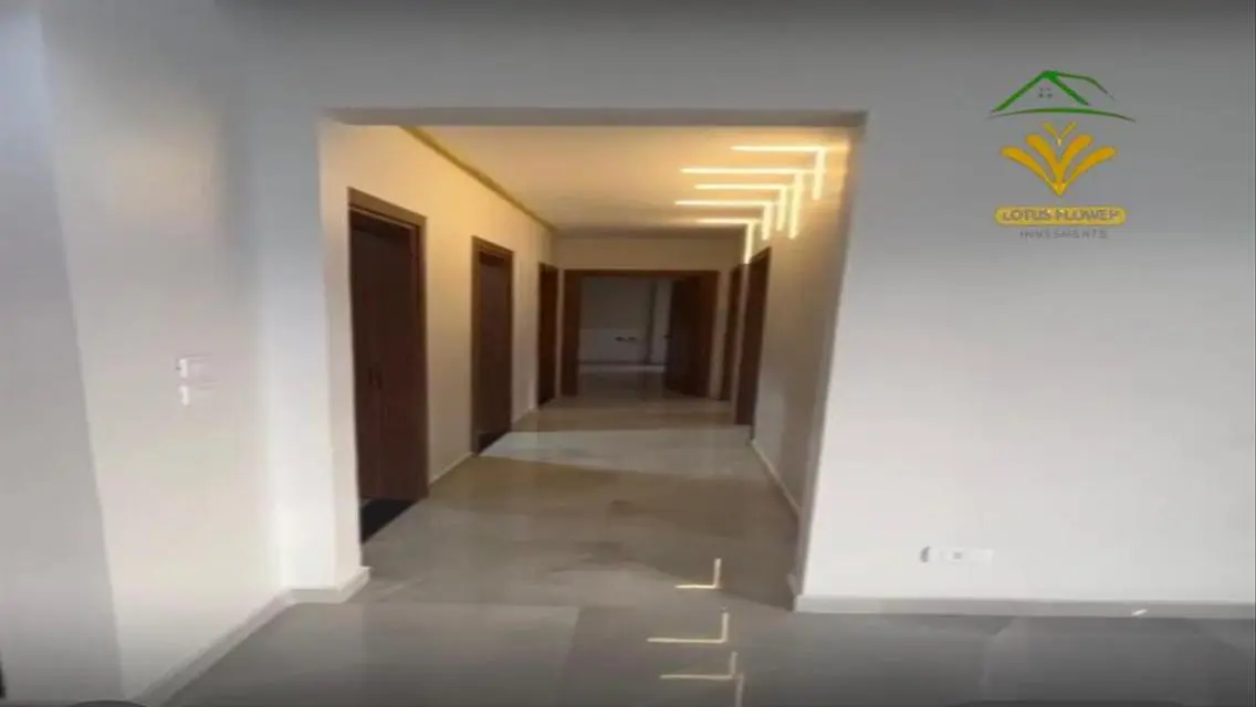 شقة للايجار في 100 Eastown Sodic بواجهة منظر طبيعي