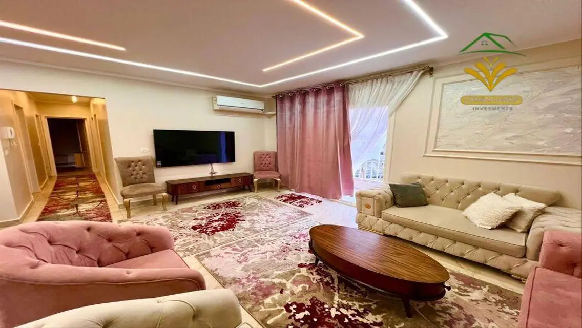 شقة فاخرة بمساحة 100 متر للبيع