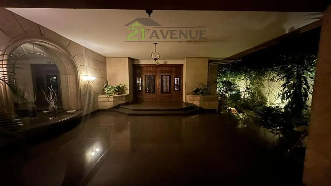 Luxurious Villa with Modern Amenities in the Heart of the City