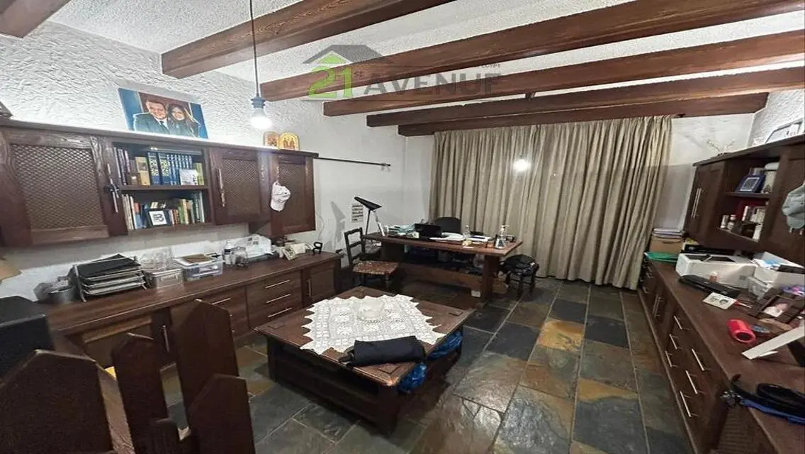 Luxurious Villa with Modern Amenities in the Heart of the City