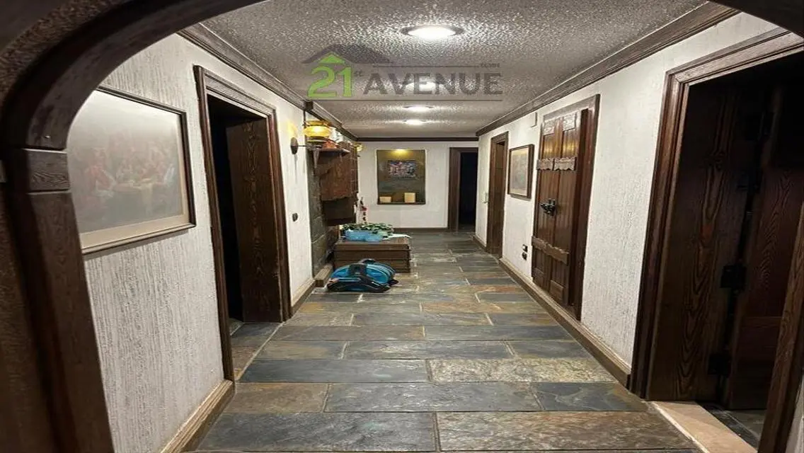 Luxurious Villa with Modern Amenities in the Heart of the City