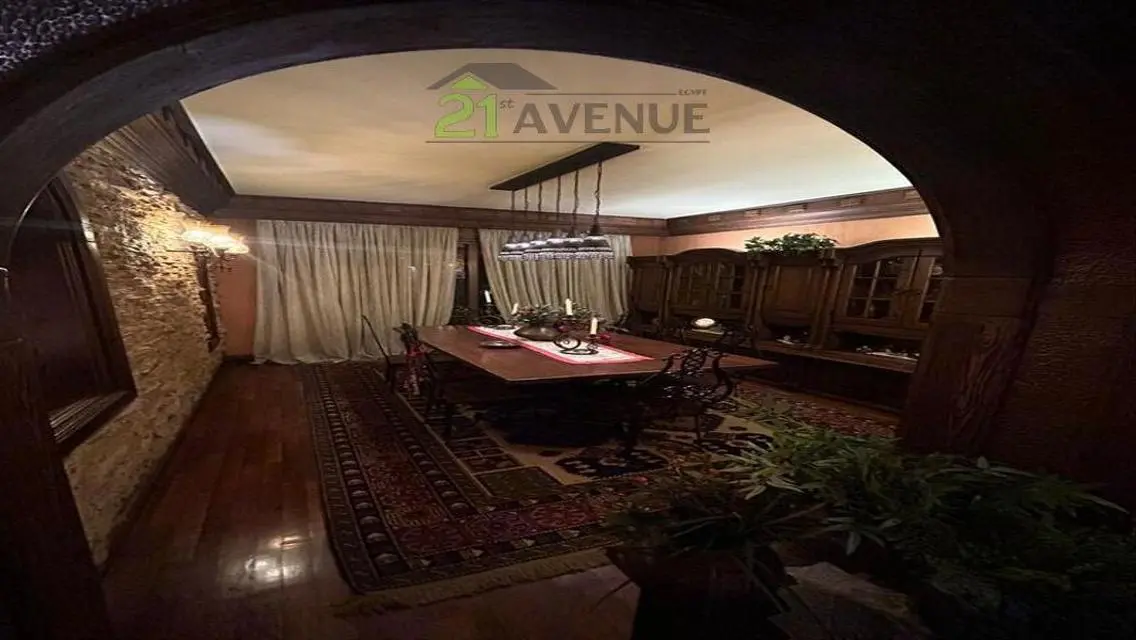 Luxurious Villa with Modern Amenities in the Heart of the City