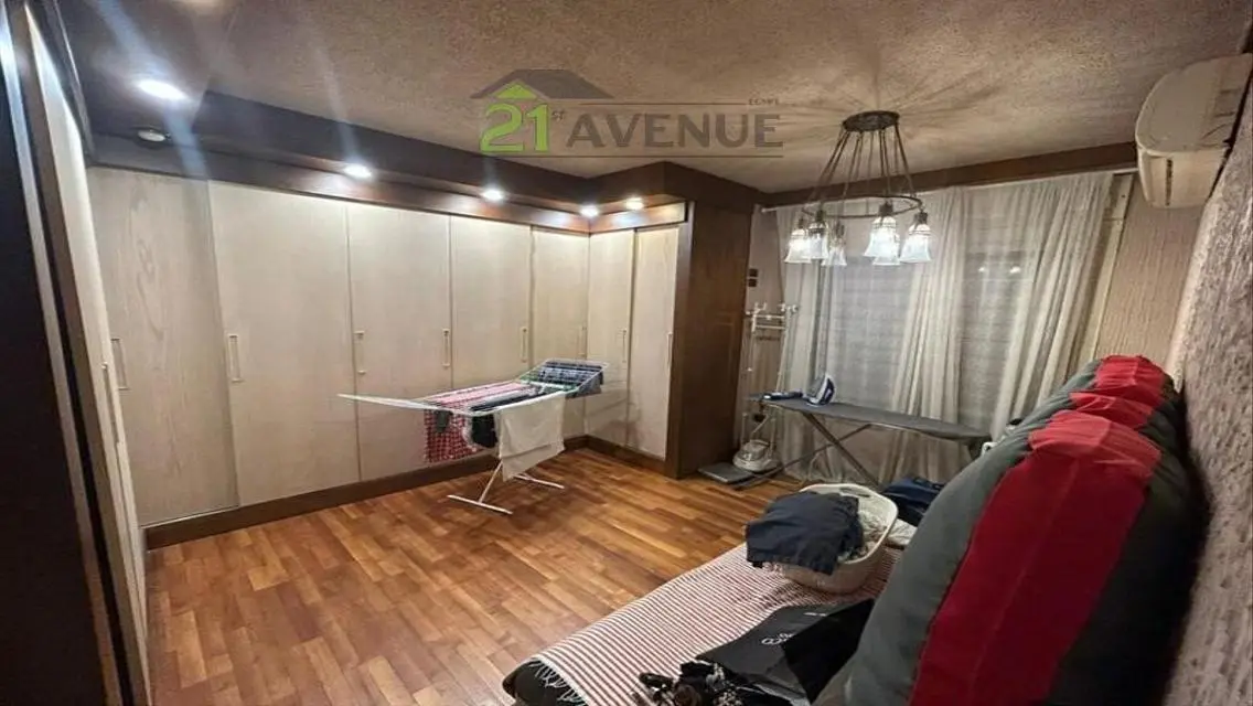 Luxurious Villa with Modern Amenities in the Heart of the City
