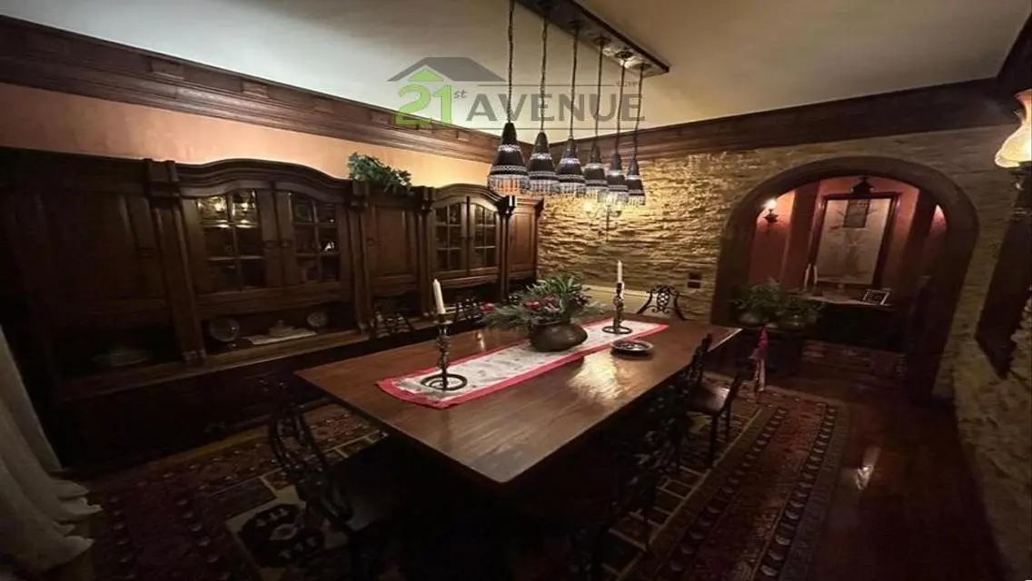 Luxurious Villa with Modern Amenities in the Heart of the City