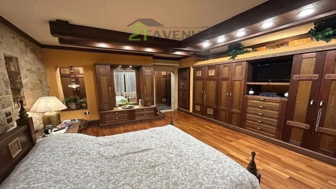 Luxurious Villa with Modern Amenities in the Heart of the City