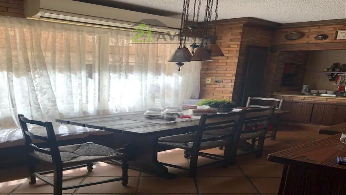 Luxurious Villa with Modern Amenities in the Heart of the City