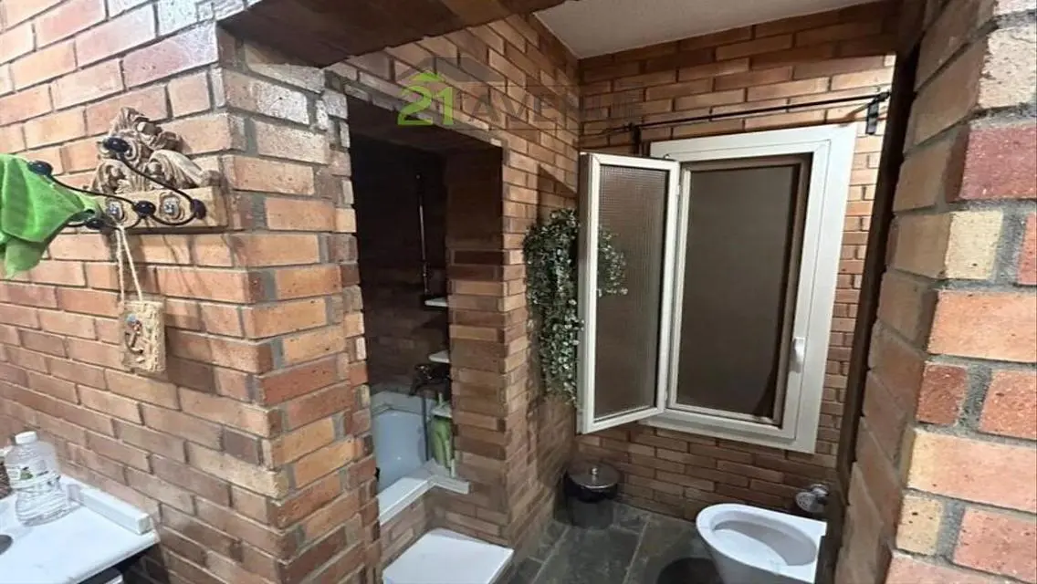 Luxurious Villa with Modern Amenities in the Heart of the City