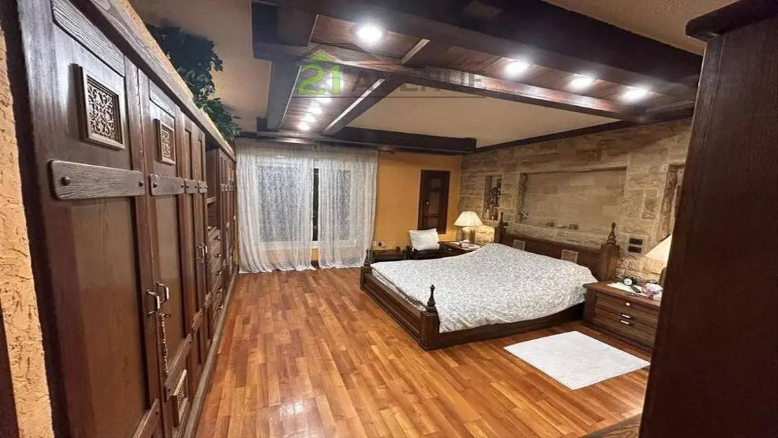 Luxurious Villa with Modern Amenities in the Heart of the City