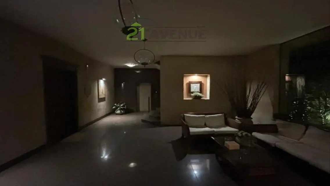 Luxurious Villa with Modern Amenities in the Heart of the City