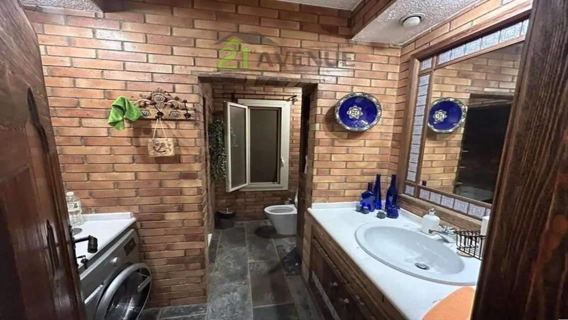 Luxurious Villa with Modern Amenities in the Heart of the City