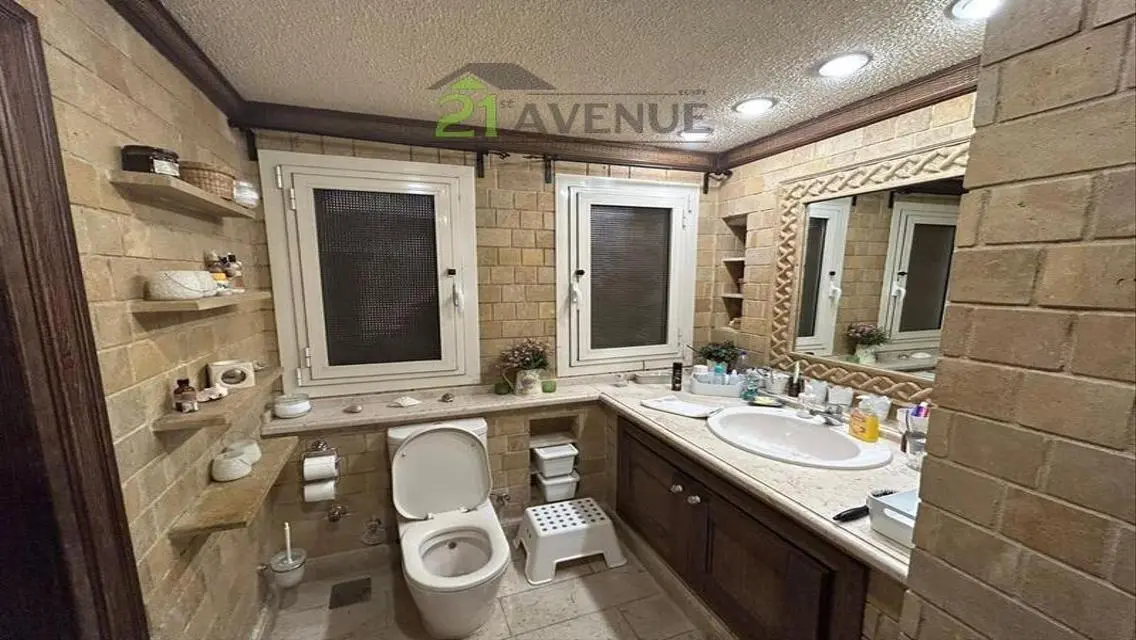 Luxurious Villa with Modern Amenities in the Heart of the City