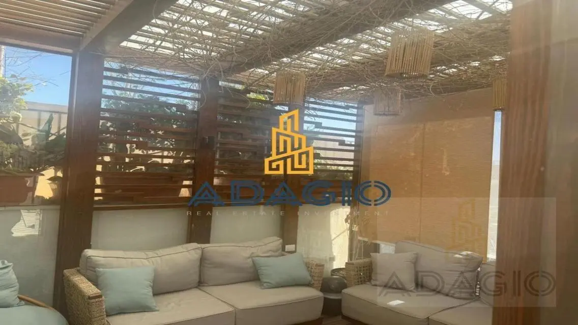 بنتهاوس فخم للبيع في بيفرلي هيلز