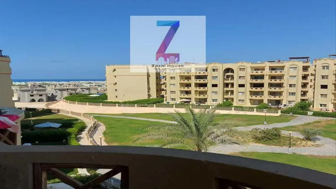 شقة فاخرة مع شرفة وإطلالة على البحيرات