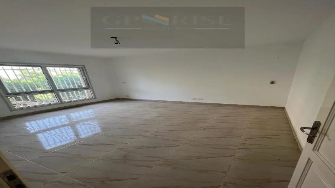 شقة فاخرة للبيع في B11
