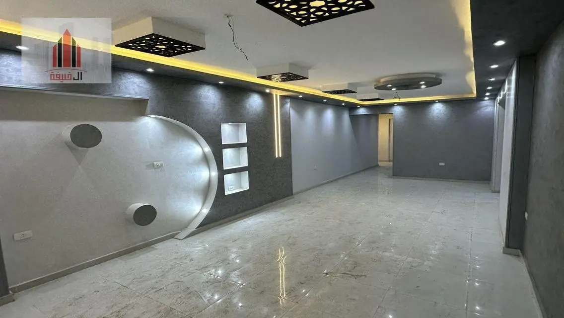 شقة حديثة للبيع في موقع مميز