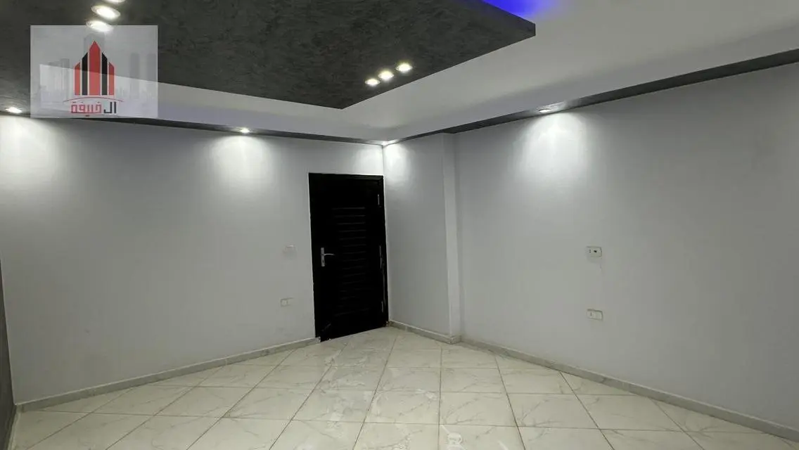 شقة فاخرة بمساحة واسعة للبيع