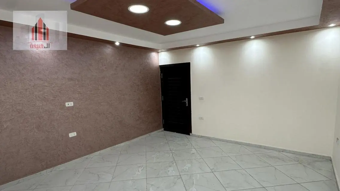 شقة فاخرة بمساحة واسعة للبيع