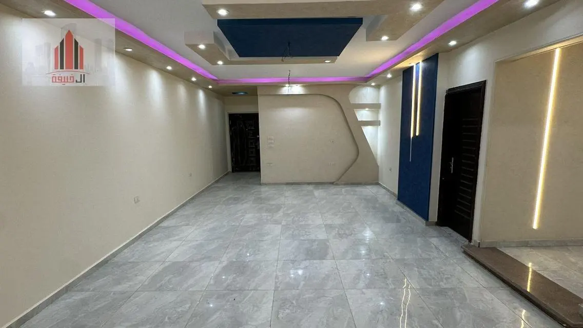شقة فاخرة بمساحة واسعة للبيع