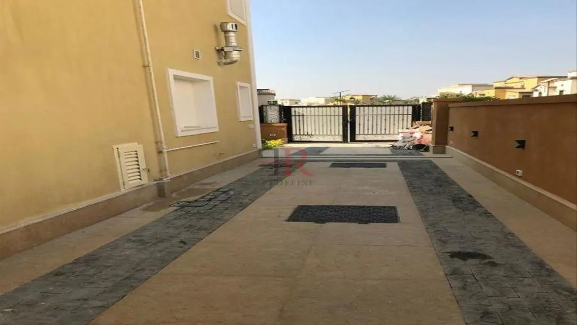 Luxury Apartment with Spacious Design and Private Garden