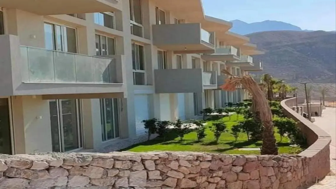 شقة في جبل الجلالة بإطلالة بحرية - 126 متر