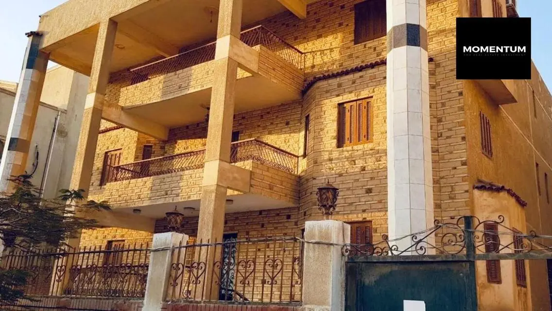 عقار مميز بمساحة كبيرة للبيع