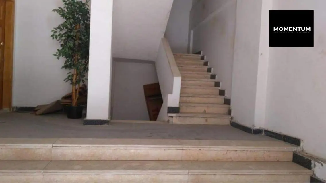 عقار مميز بمساحة كبيرة للبيع