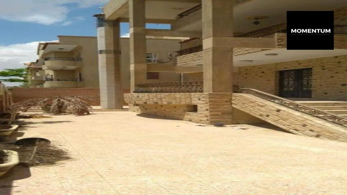 عقار مميز بمساحة كبيرة للبيع