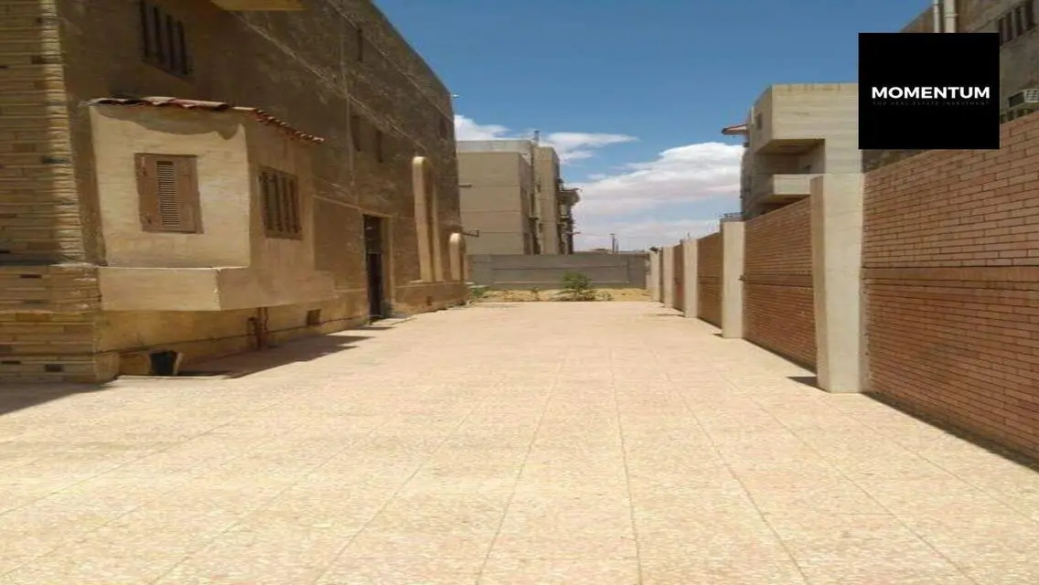 عقار مميز بمساحة كبيرة للبيع