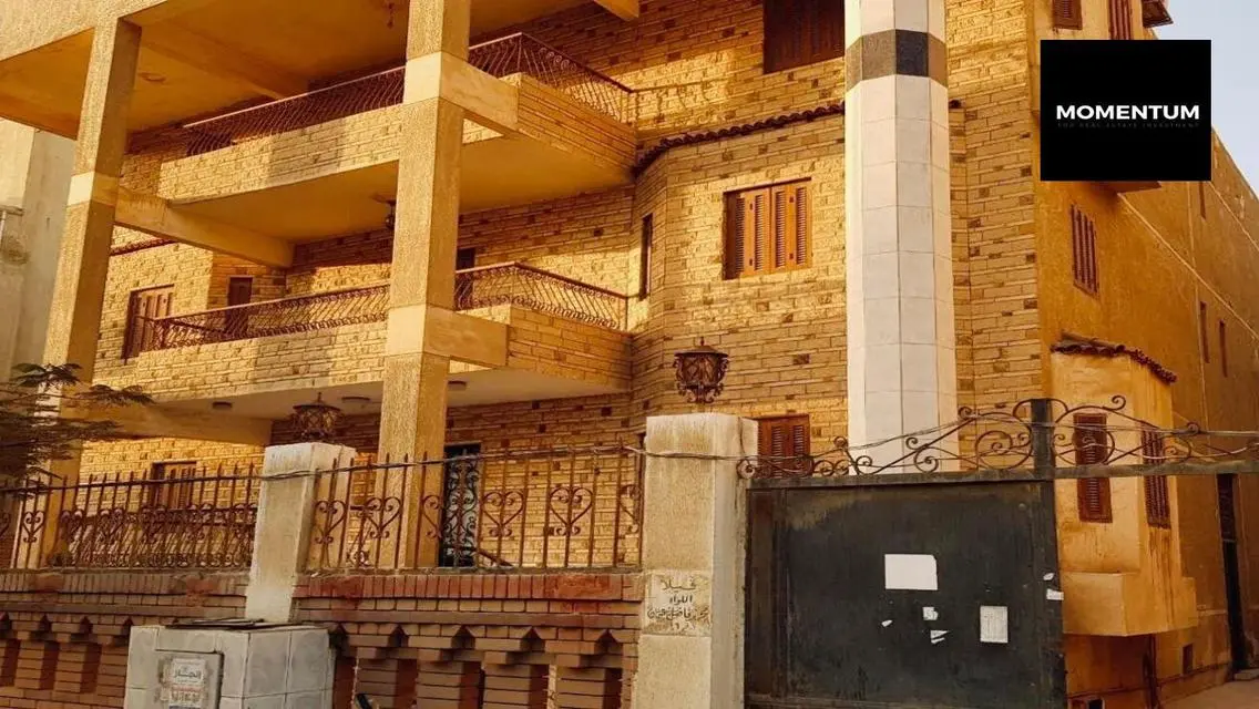 عقار مميز بمساحة كبيرة للبيع