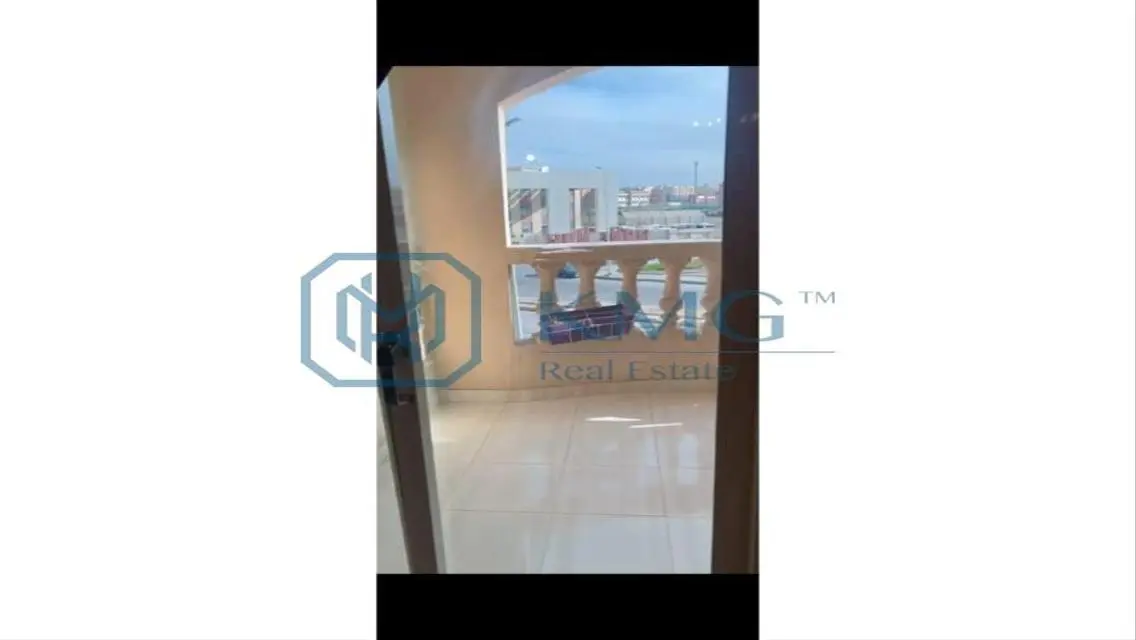 فيلا فاخرة للبيع بمساحة 100 متر