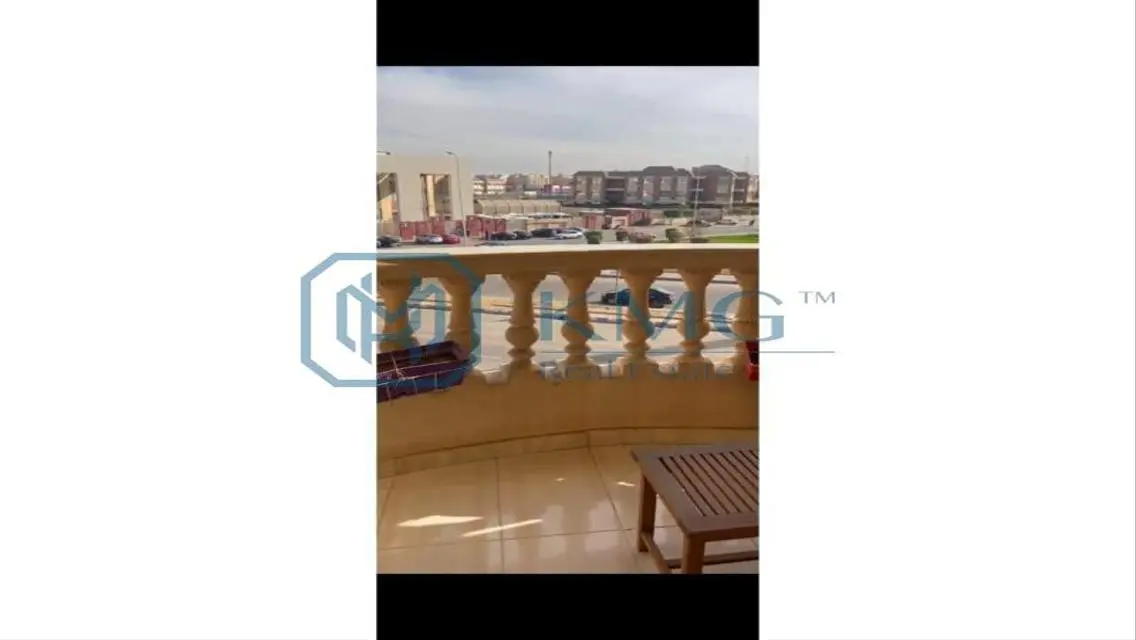 فيلا فاخرة للبيع بمساحة 100 متر