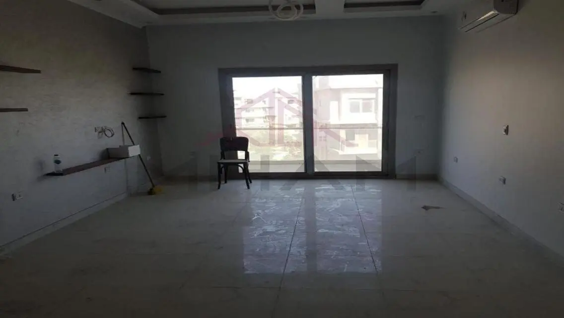شقة فاخرة للإيجار مع شرفة