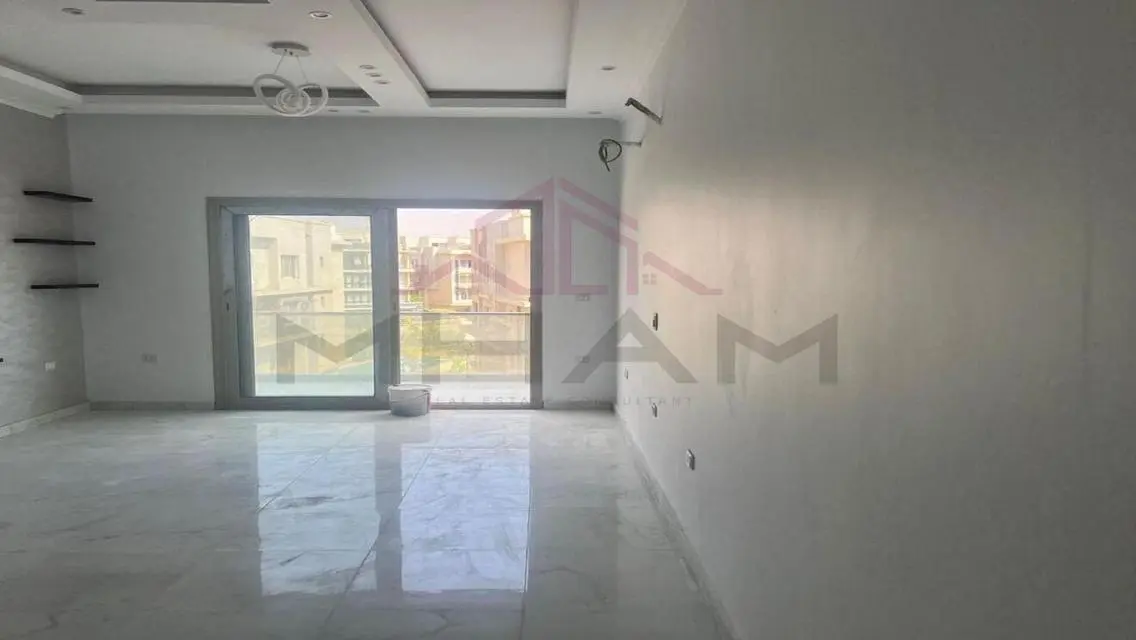 شقة فاخرة للإيجار مع شرفة
