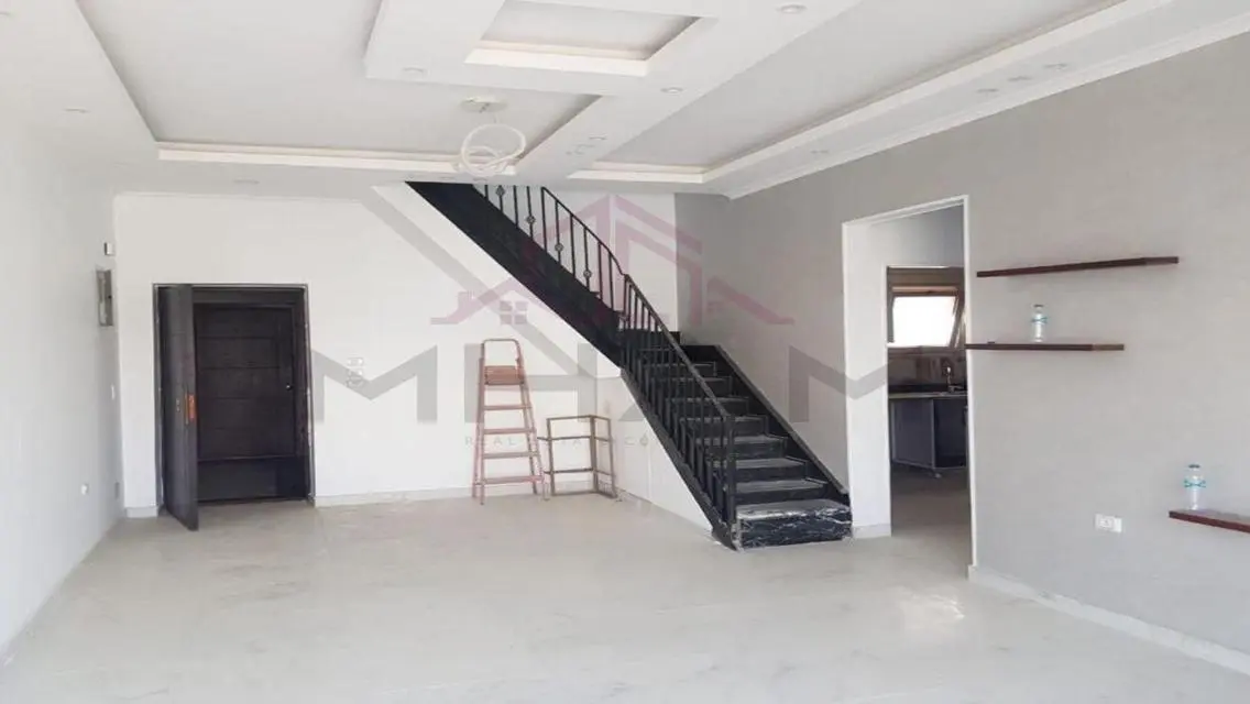 شقة فاخرة للإيجار مع شرفة