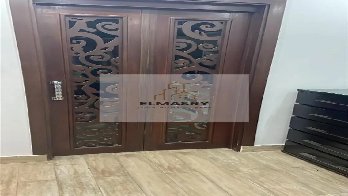شقة فاخرة بمساحة 250 متر في قلب المدينة