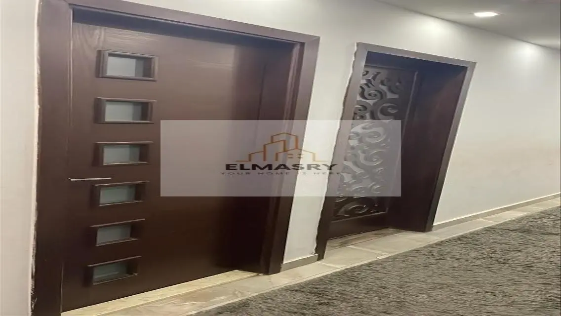 شقة فاخرة بمساحة 250 متر في قلب المدينة