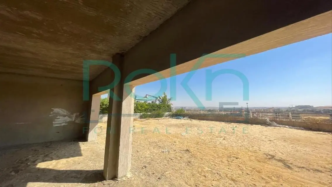 فيلا فاخرة للبيع في موقع مميز