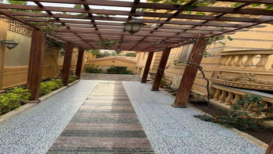 Luxury Villa in Rock-Eden for 2,200,000