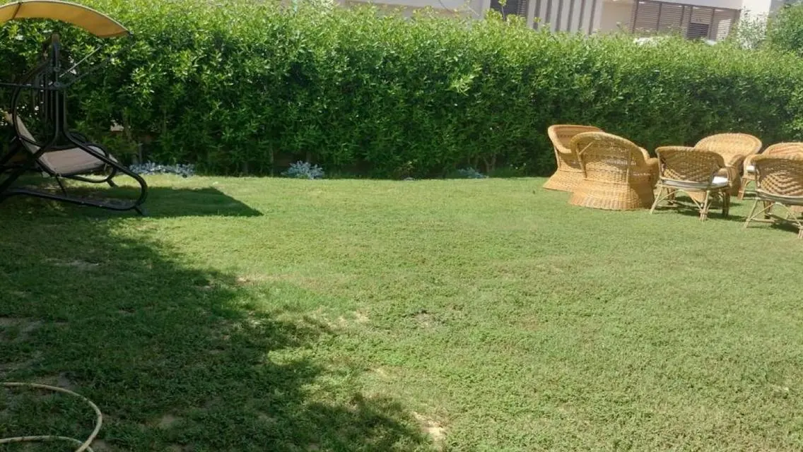 فيلا فاخرة 3 غرف نوم بمساحة 250 متر في 2003 مع حديقة خاصة وشرفة