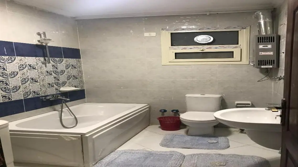 شقة فاخرة للإيجار بمساحة كاملة