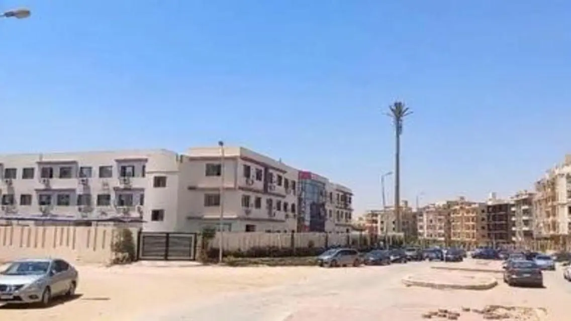 شقة فاخرة مع شرفة للبيع
