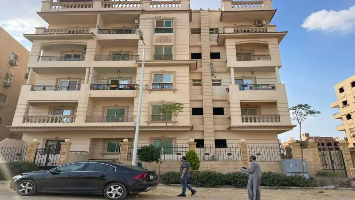 شقة فاخرة مع شرفة للبيع