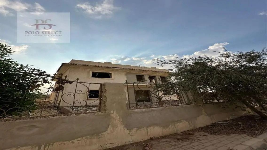 Luxurious Villa with Spacious Area and Stunning Lake View