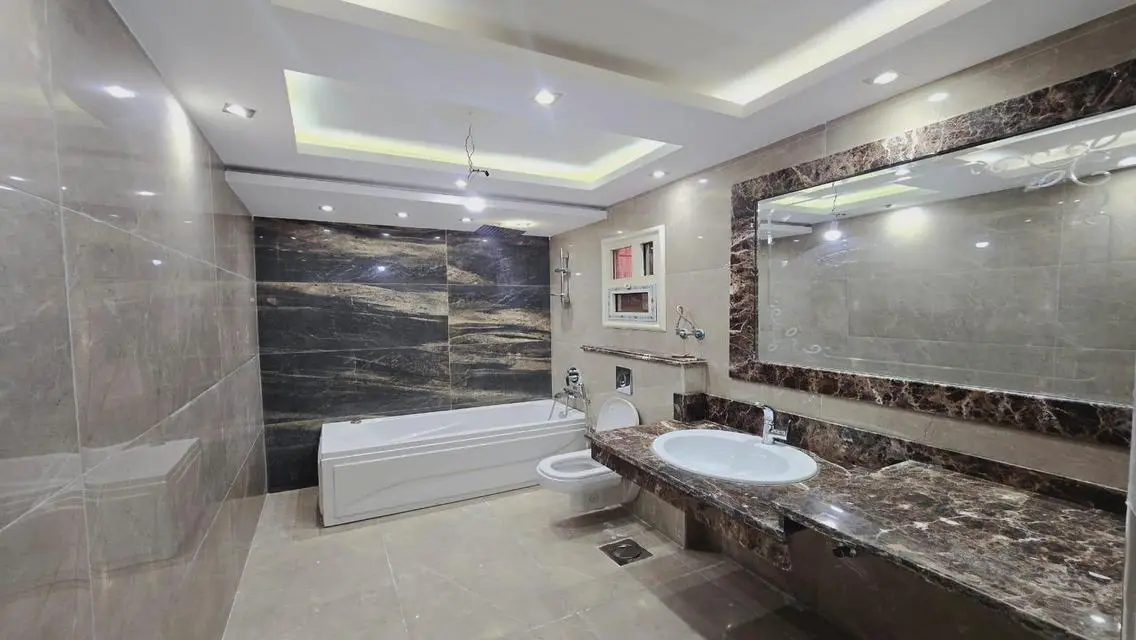 Stunning Apartment with Security and Scenic View